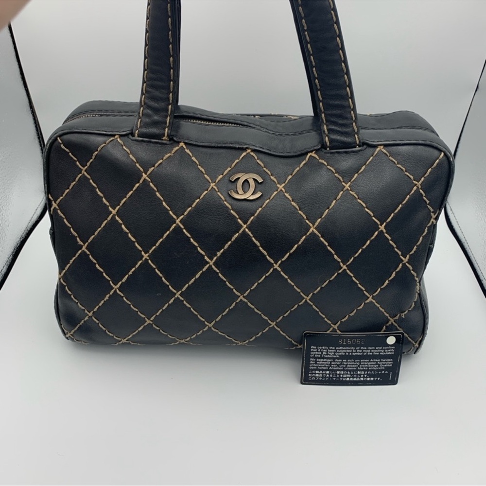Chanel Black and Gold Quilted Shoulder Bag - Picture 3 of 12